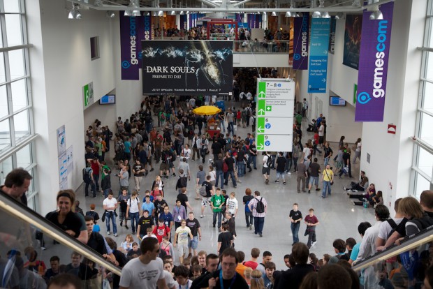 Vom Südeingang aus führte der Weg auf die Messe über eine Rolltreppe. (Bild: Michael Wieczorek)